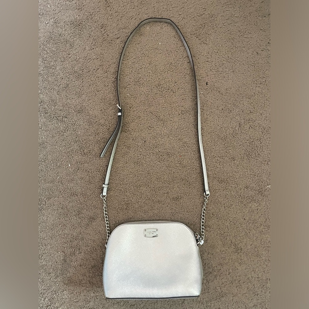 Authentic Michael Kors Pale Jet Set Silver Saffiano Leather Large Dome Crossbody - Picture 5 of 11